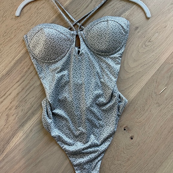 AMAZING BODYSUIT!!! - Picture 1 of 2